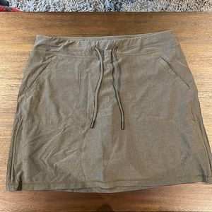 Skort worn a few times. In great condition. Super cute and sporty.